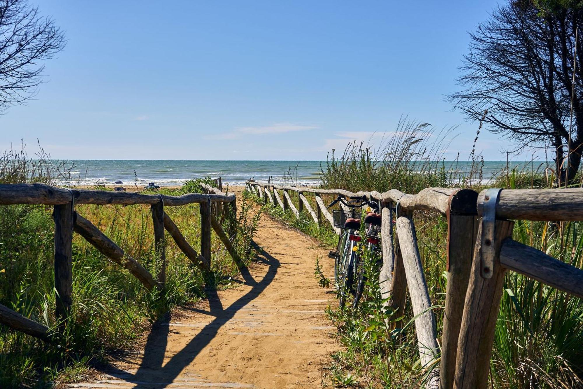 Cozy Escape In Bibione Close To The Sea Apartment Exterior photo